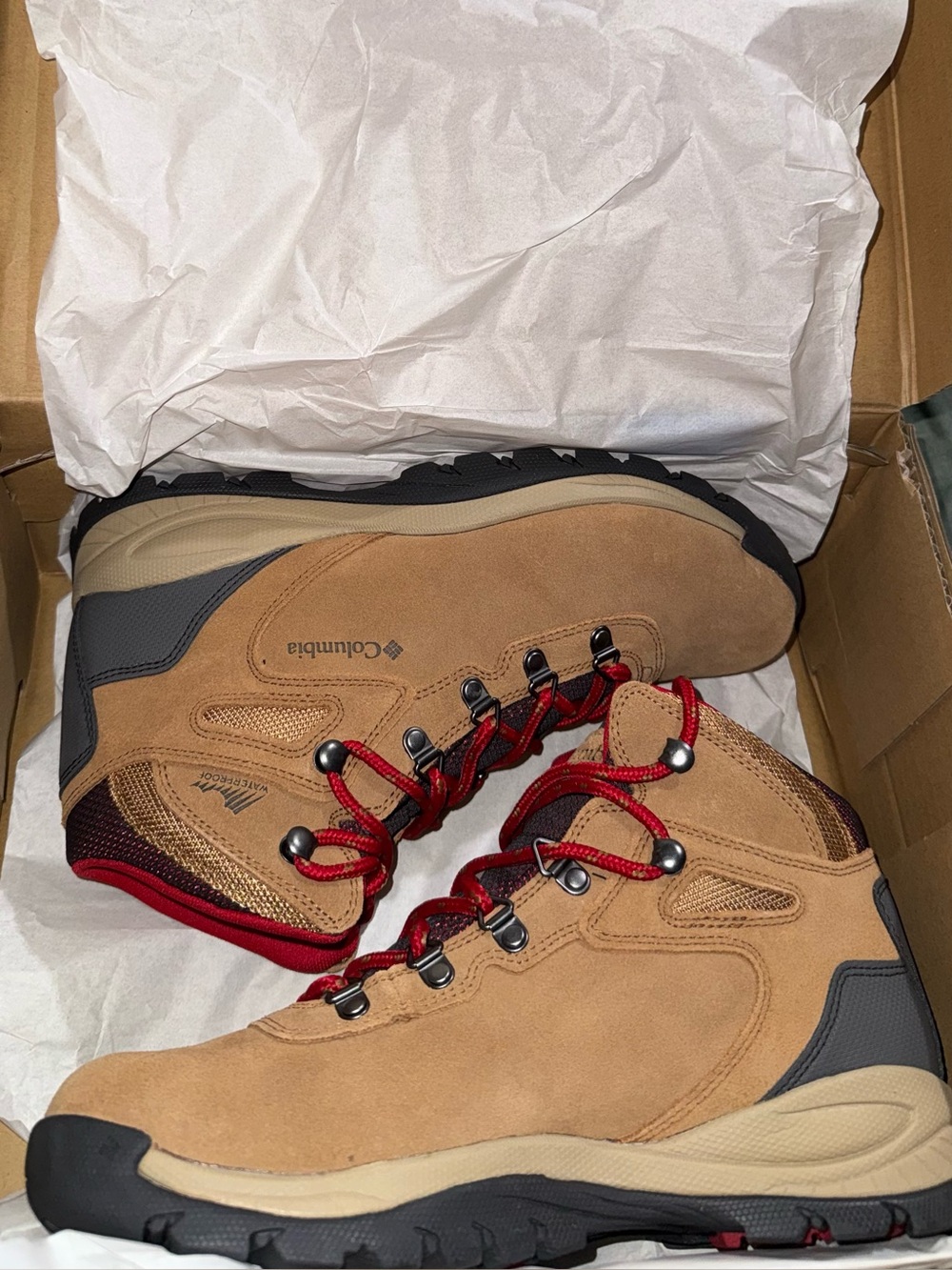 BRAND NEW Columbia Newton Ridge Plus Waterproof Hiking boots